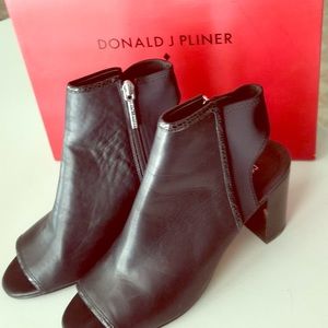 Beautiful black heels by Donald J Pliner